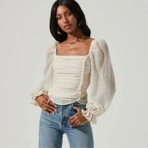 ASTR Tonina Puff Sleeve Top - Ecru